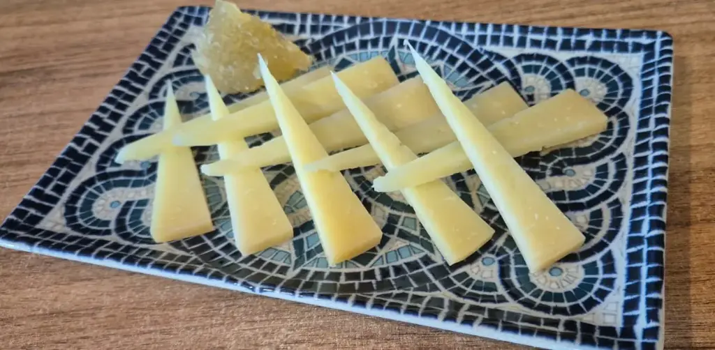 Queso de oveja al romero - Tapa