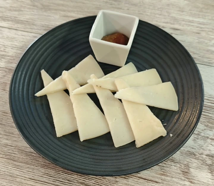 Queso de oveja al romero - Tapa