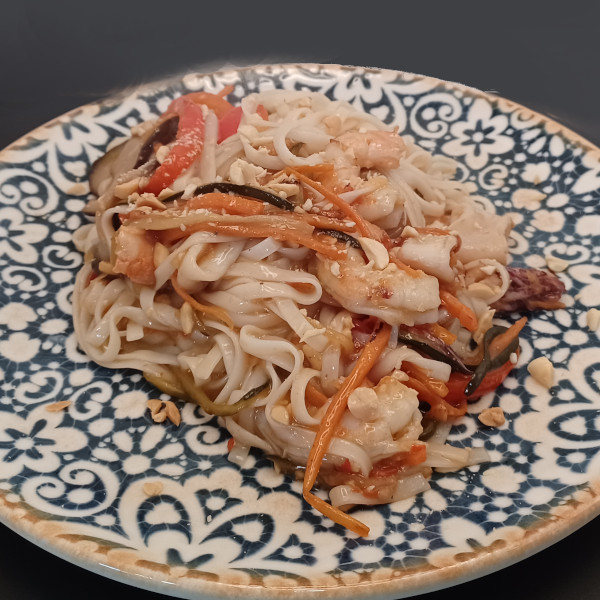 Wok de chipirón y langostinos