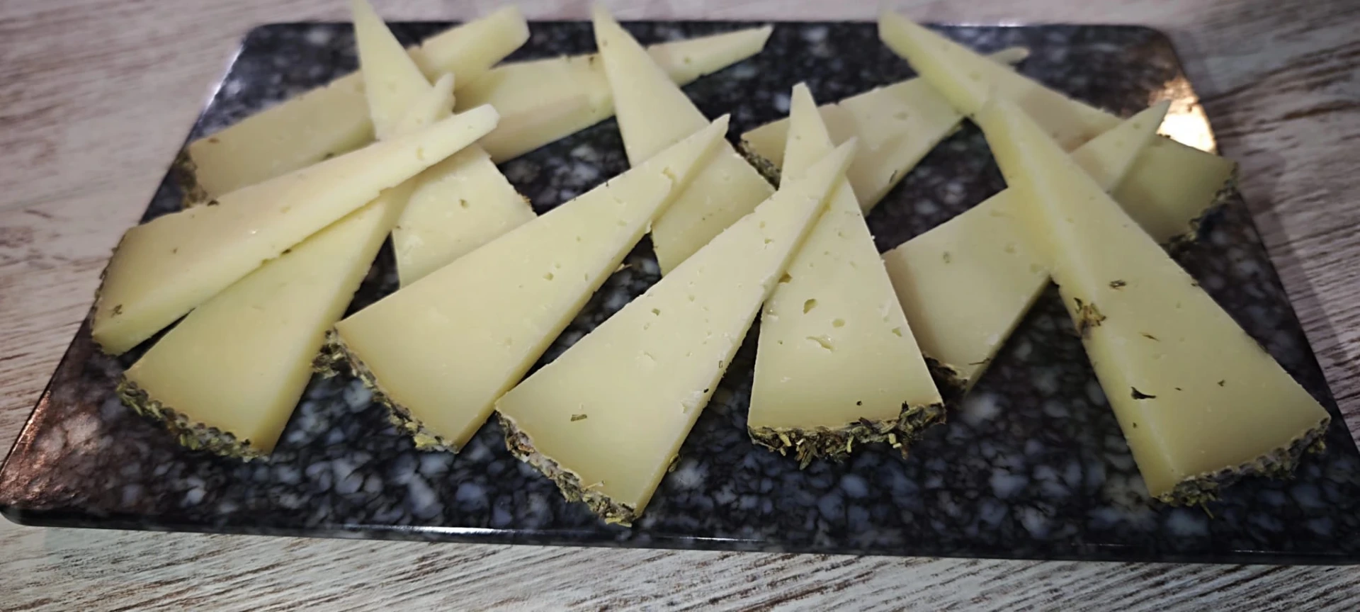 Queso de oveja al romero